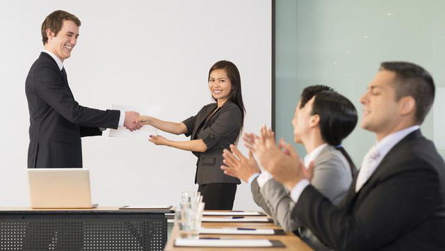 Nghệ thuật lãnh đạo: Đây là cách những ông chủ tài giỏi nhất đưa ra lời khen ngợi cho nhân viên của mình - Ảnh 1. Nghệ thuật lãnh đạo: Đây là cách những ông chủ tài giỏi nhất đưa ra lời khen ngợi cho nhân viên của mình - Ảnh 1.
